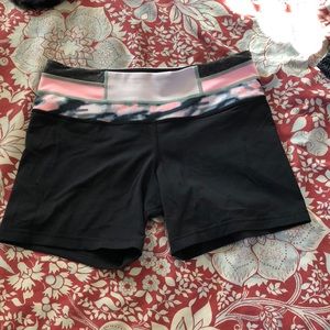 Lululemon Groove Booty Short Reversible